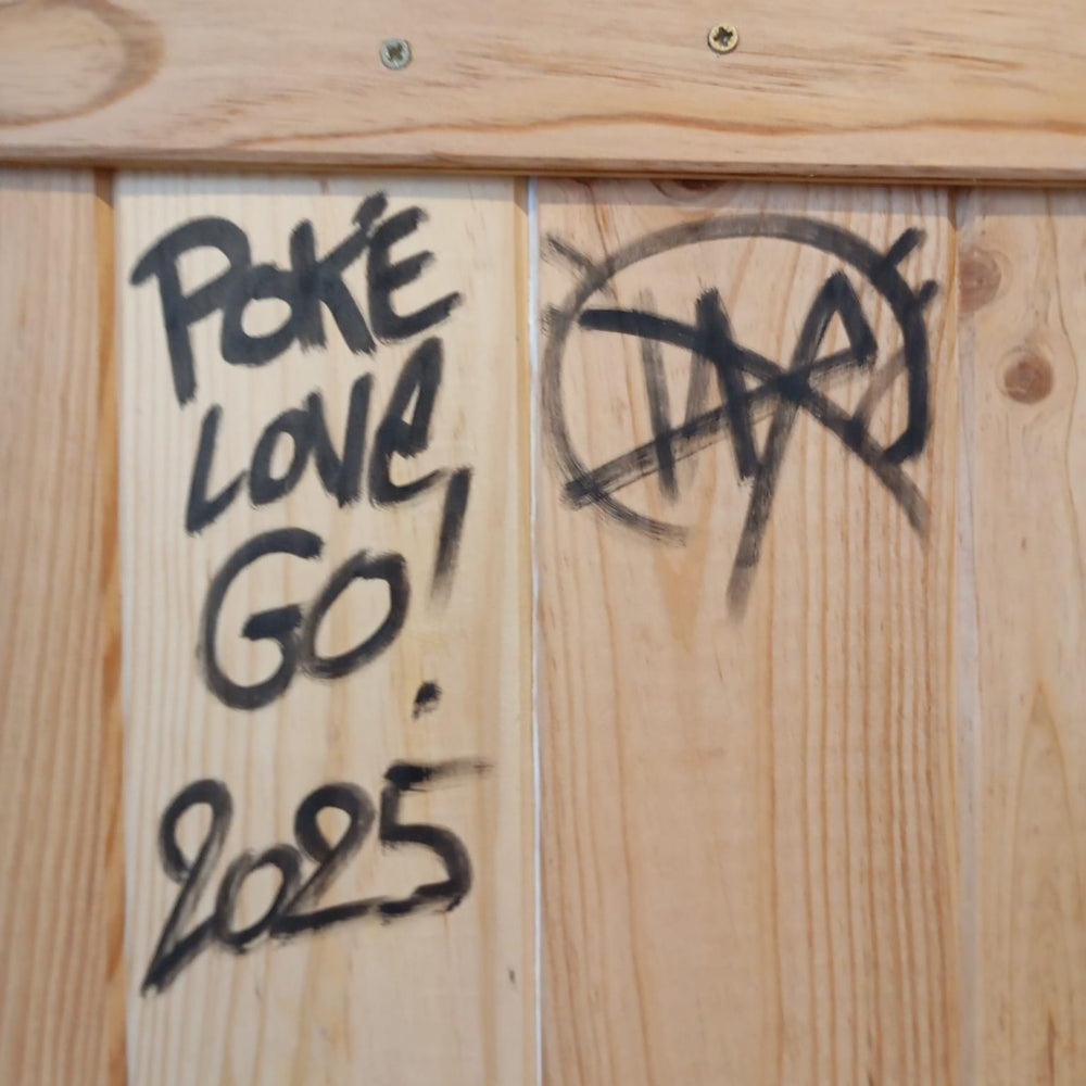 
                  
                    Poke Love Go Daru
                  
                